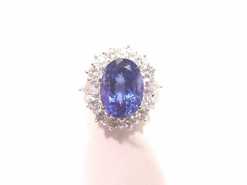 3.78 CT TANZANITE OVAL OVAL CUT SET WITH 12 ROUND BRILLIANT CUT DIAMONDS 18 K