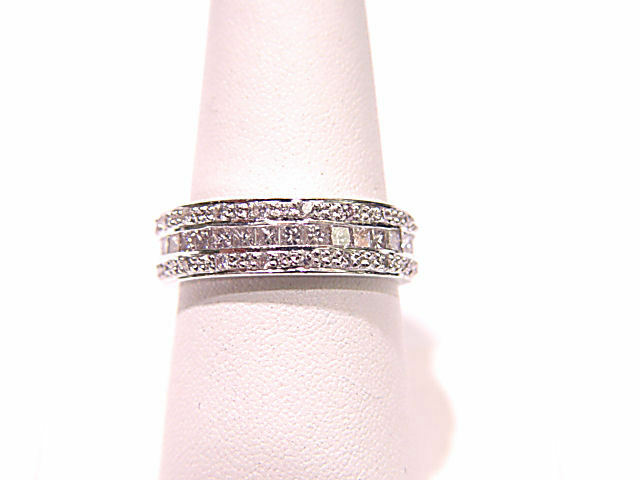 A ROW CENTER PRINCESS SHAPE SIDE 2 ROW ROUND BRILLIANT