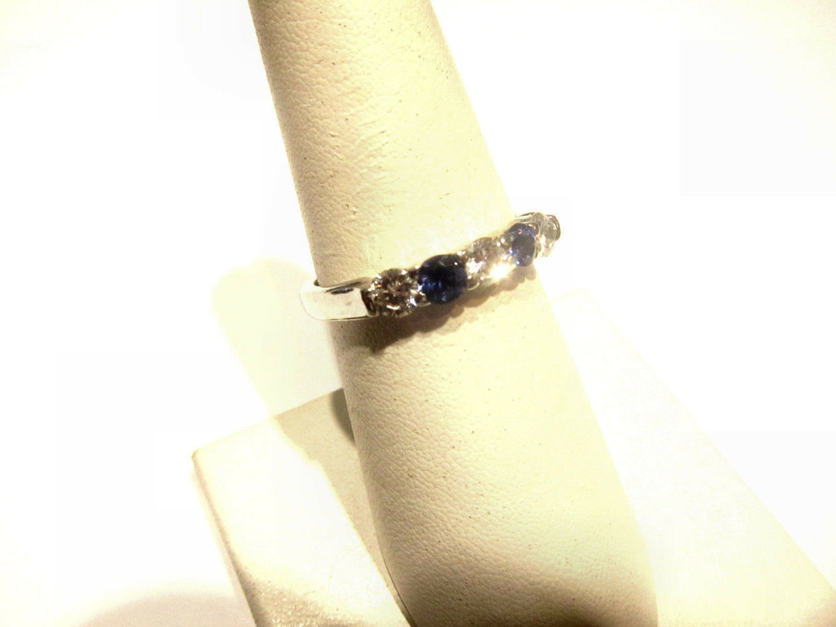 DIAMOND 3 ROUND BRILLIANT SHAPE SAPPHIRE 2 ROUND SHAPE