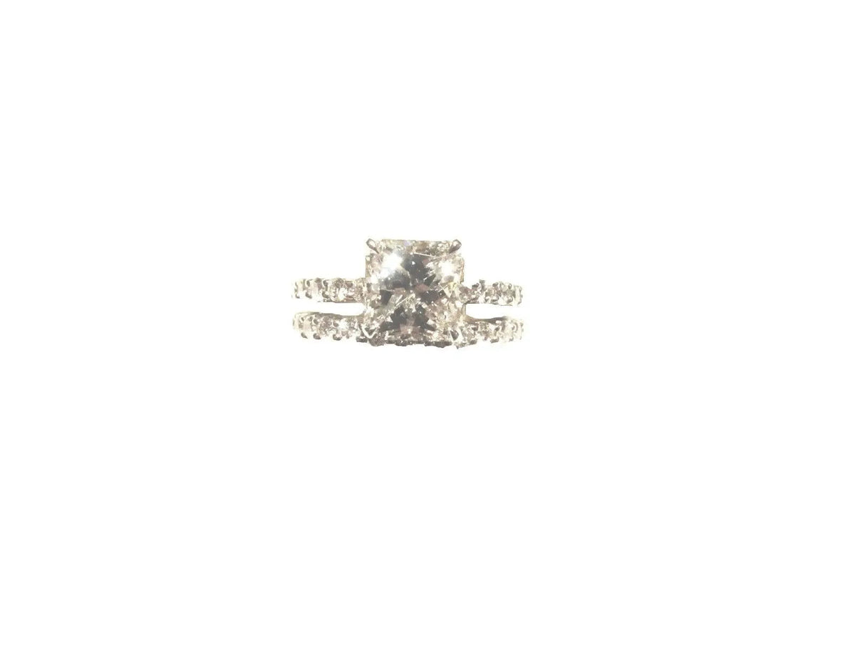 EGL CERTIFIED RADIANT DIAMOND E COLOR SI2 CLARITY WITH DIAMOND BAND AND SIDE SET