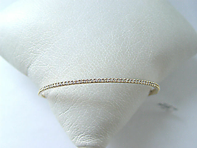 .66 CT DIAMOND SET ON TOP BANGLE ROUND 18 K YELLOW GOLD