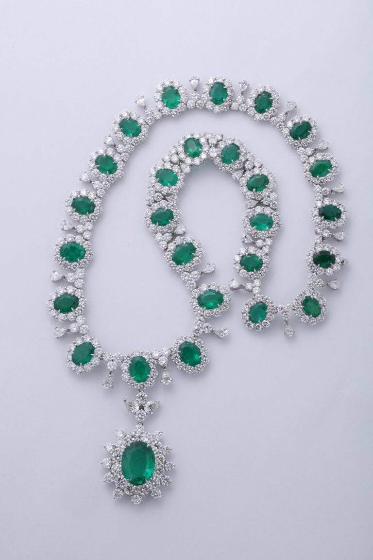 emerald and diamond necklace. 39.09 carats of fine green emerald lariette