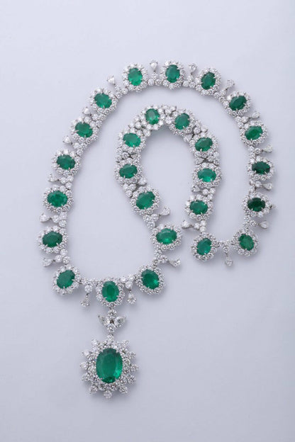 emerald and diamond necklace. 39.09 carats of fine green emerald lariette