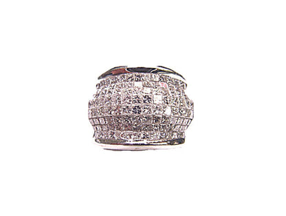 8 ROWS OF INVISIBLE SET DIAMONDS WIDE BAND PRINCESS SHAPE DIAMOND 18 K WHITE
