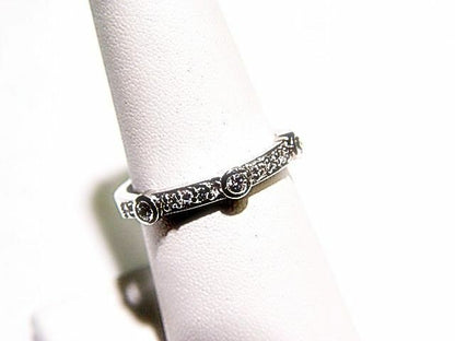 DIAMONDS PRONG AND BEZEL SET ON THE TOP OF THE RING