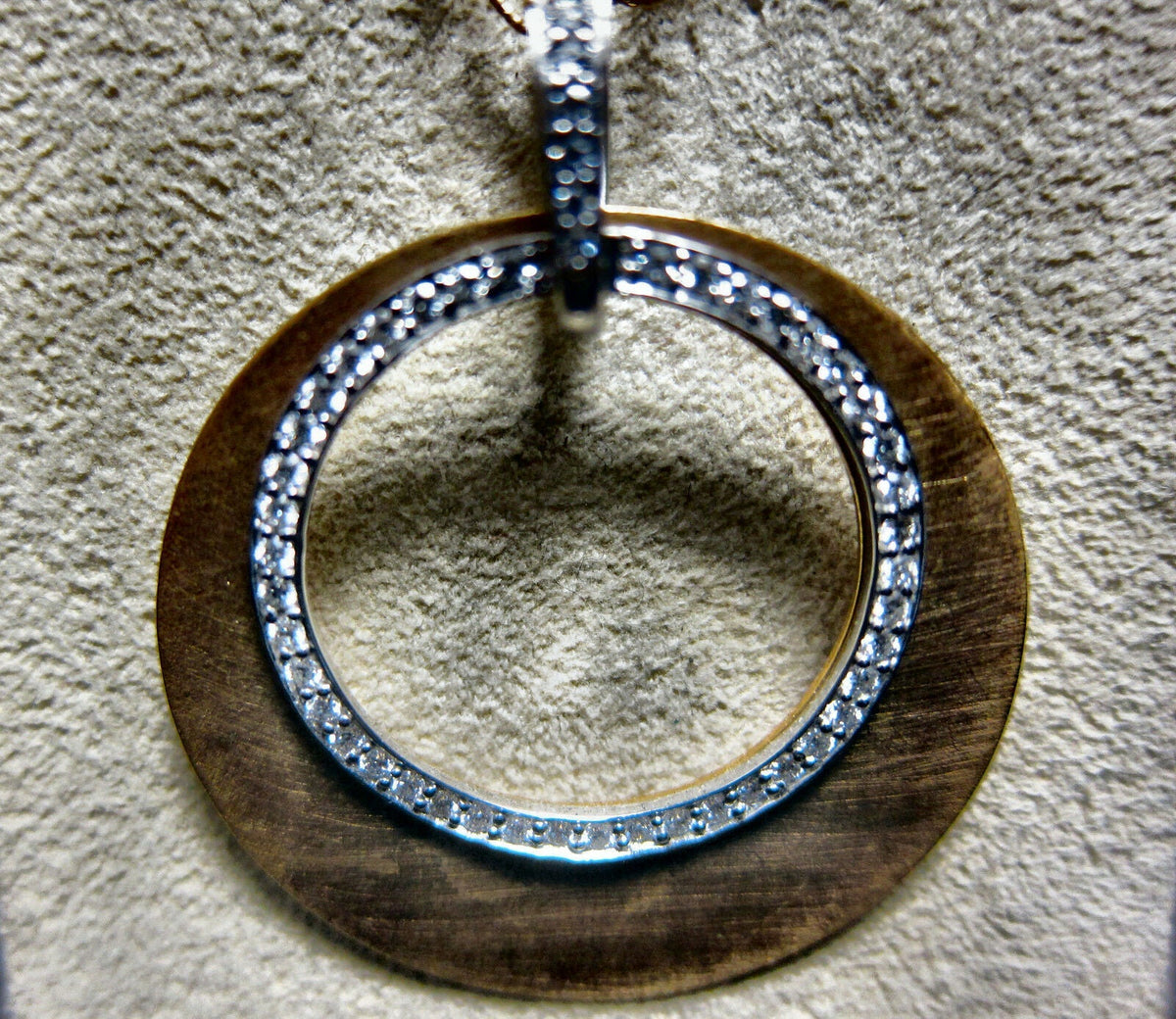 DIAMOND ROUND BRILLIANT SHAPE PENDANT SET IN WHITE GOLD