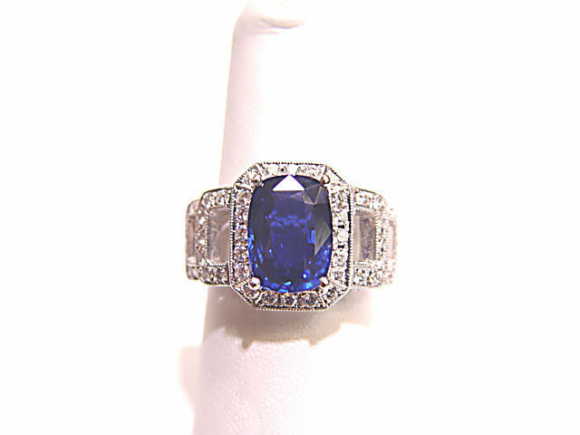 LONG CUSHION CUT SAPPHIRE 4.56 CT 18 K WHITE GOLD SET WITH ROUND DIAMONDS DESIGN
