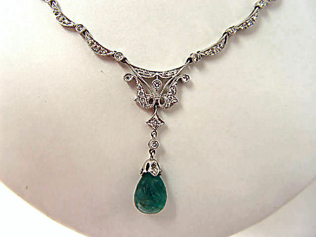 EMERALD BRIOLETTE SHAPE DIAMOND ROUND BRILLIANT SHAPE