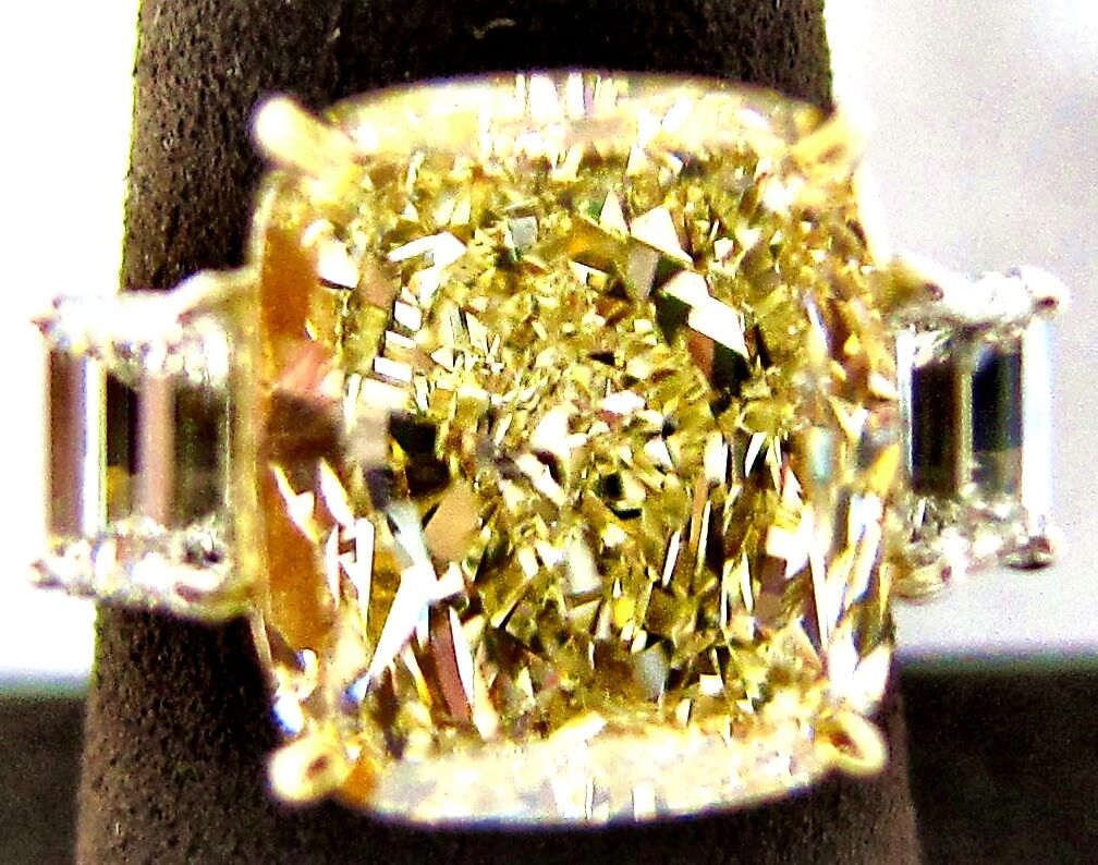 GIA GEMOLOGIST FANCY YELLOW CUSHION SET 2 SIDE EMERALD DIAMOND ENGAGEMENT RING