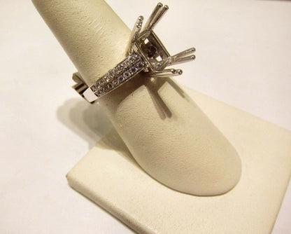 DIAMOND ROUND BRILLIANT SHAPE SETTING ALL AROUND SET DIAMOND