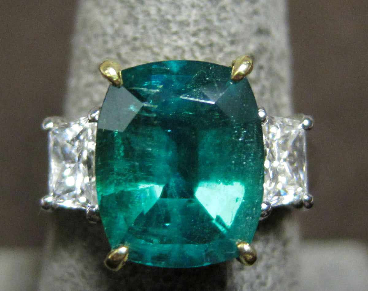 oval emerald 5.04 ct diamond two trapezoid brilliant set ring platinum