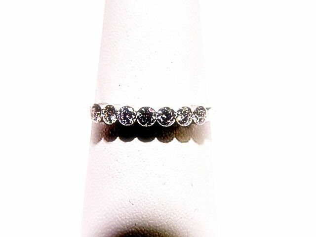 7 STONE ROUND BRILLIANT CUT INVISIBLE SET NO PRONGS