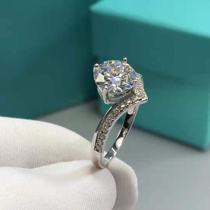 Moissanite V Shaped Silver 18K White Gold Four Claw Crown Princess and Diamond R