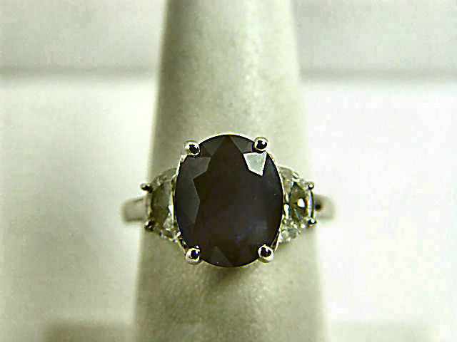 SAPPHIRE OVAL SHAPE 11.80X 8.99X 5.22MM DIAMOND RING