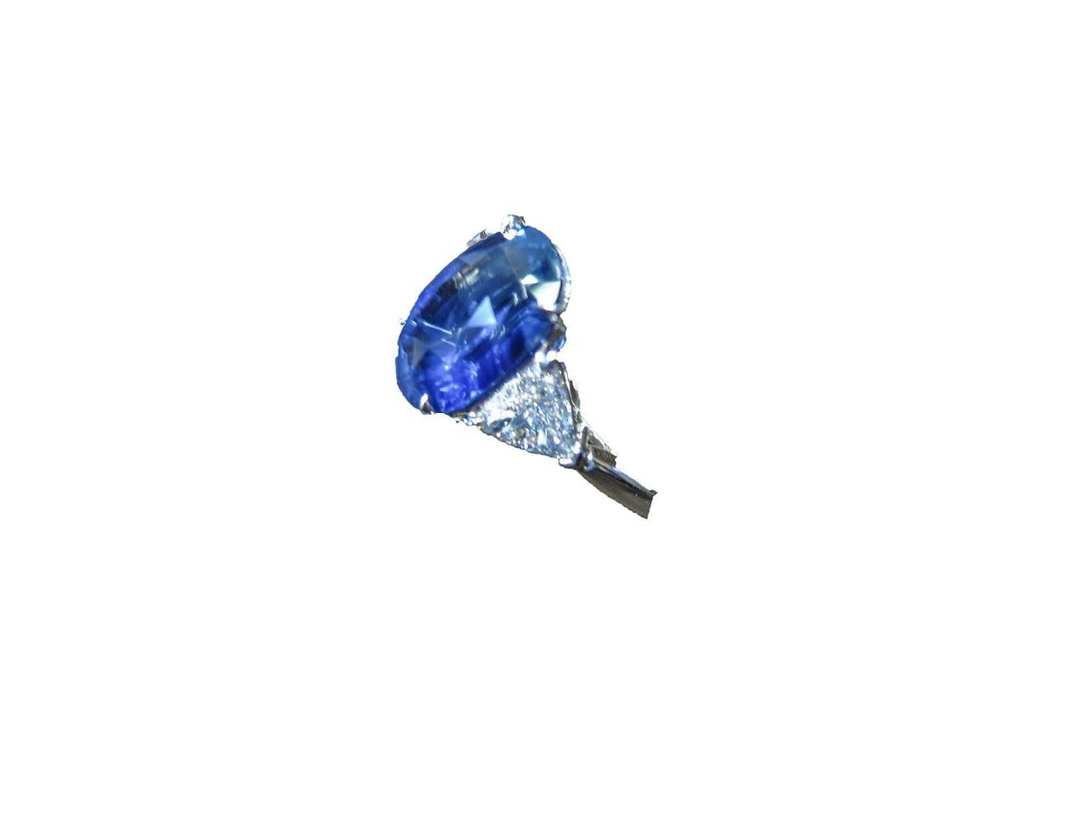 SAPPHIRE OVAL SHAPE DIAMOND TRILLION SHAPE RING