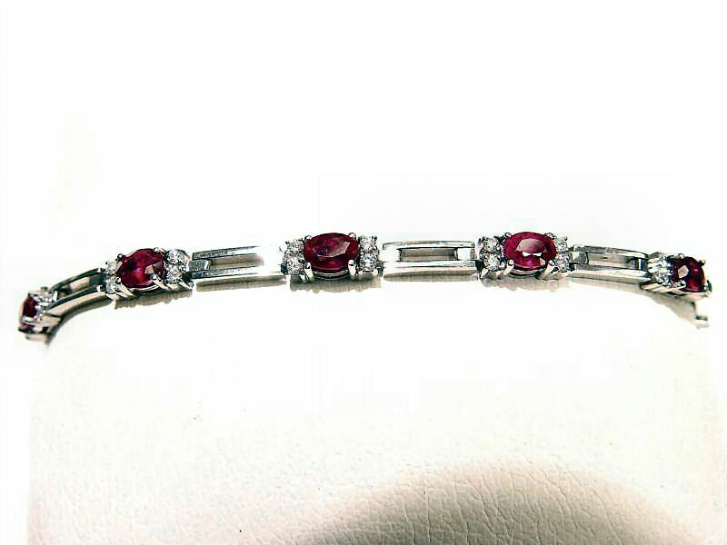 RUBY 8 OVAL SHAPE DIAMOND 32 ROUND BRILLIANT SHAPE RUBY DIAMOND BRACELET