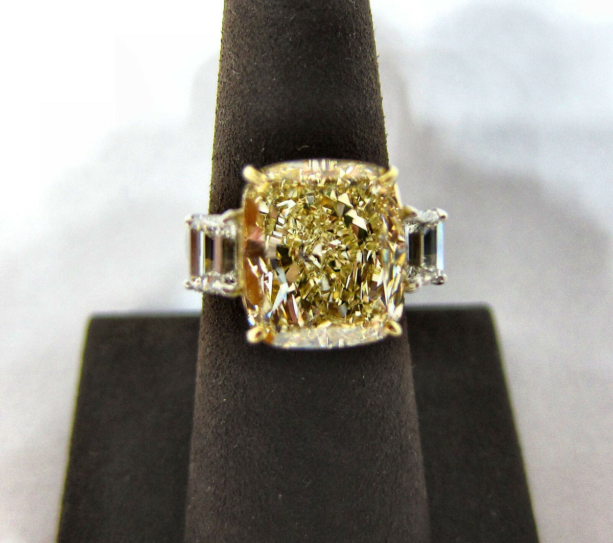 GIA GEMOLOGIST FANCY YELLOW CUSHION SET 2 SIDE EMERALD DIAMOND ENGAGEMENT RING