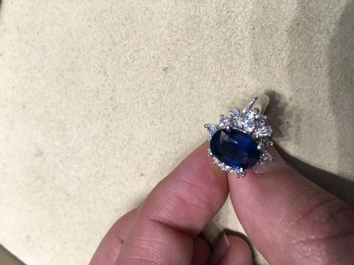OVAL BLUE SAPPHIRE SET WITH ROUND BRILLIANT MARQUISE