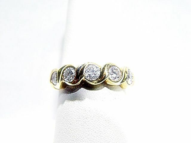 DIAMOND 5 ROUND BRILLIANT SHAPE BEZEL SET DIAMOND BAND