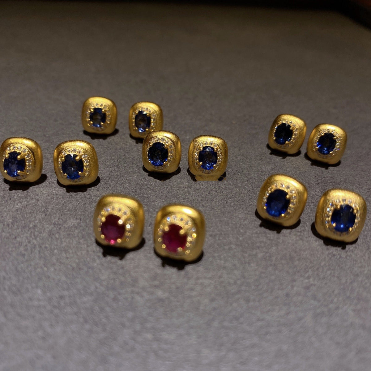 Men'S and Women'S Natural Sapphire Stud Earrings