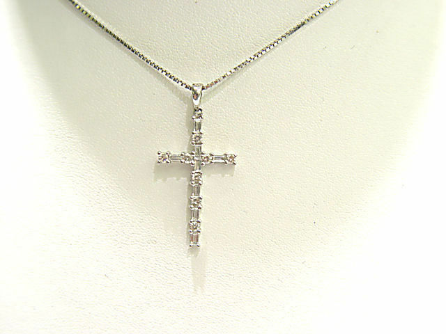 DIAMOND CROSS PENDANT INCLUDED 16 INCH CHAIN