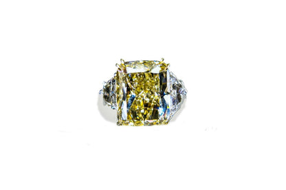 GIA CERTIFIED FANCY YELLOW DIAMOND CUSHION BRILLIANT DIAMOND SIDE SHEILD SHAPE
