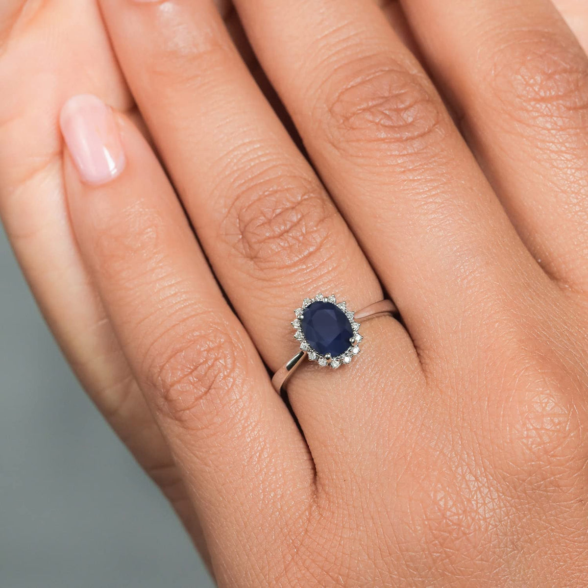 10K White Gold Blue Sapphire and Diamonds Women'S Engagement Ring (1.79 Ctw Oval
