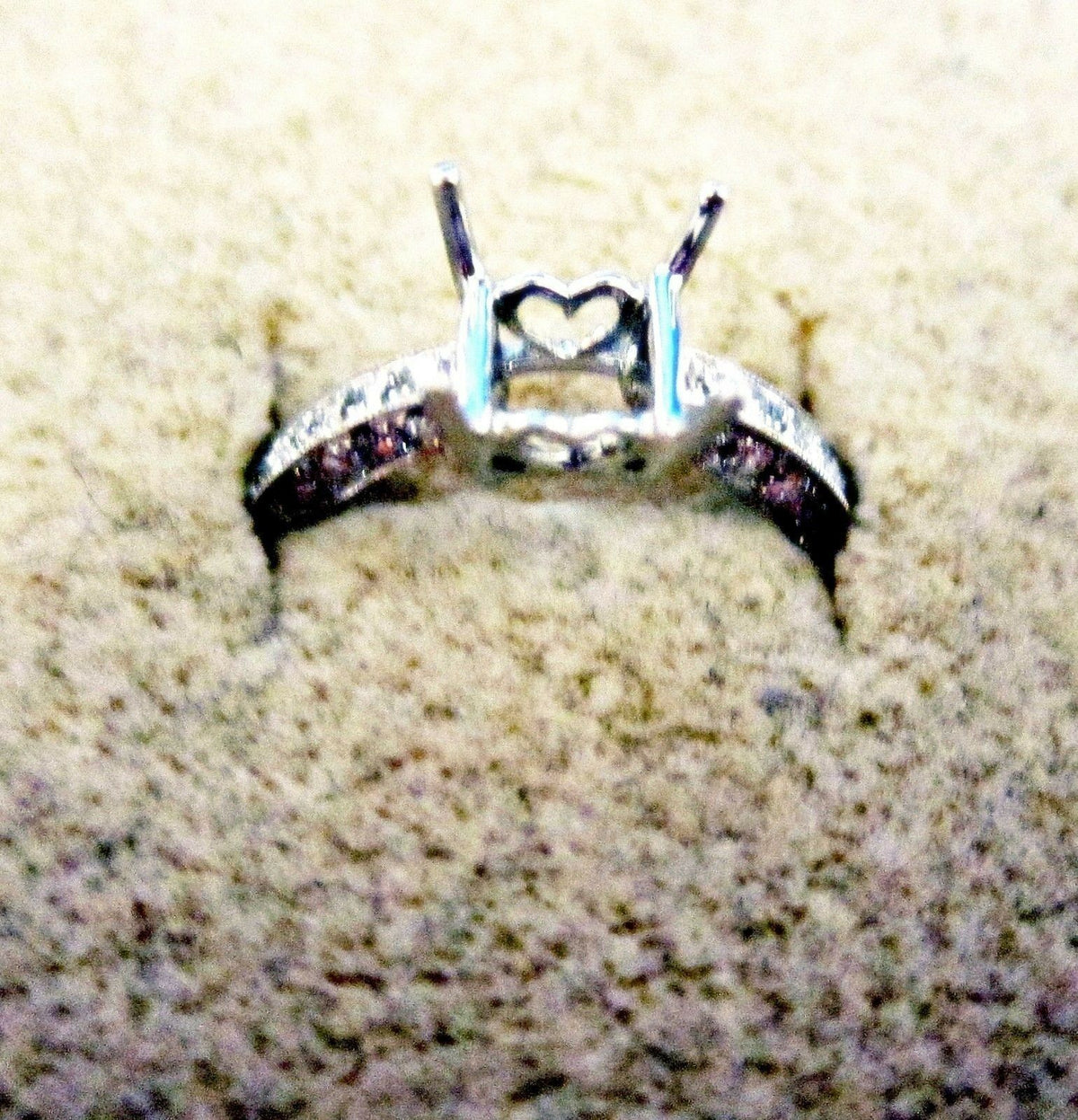 DIAMOND SETTING SIDE FRONT BACK SET HEART OUTLINE BOX
