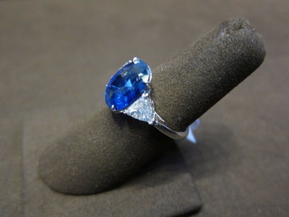 SAPPHIRE OVAL SHAPE DIAMOND TRILLION SHAPE RING