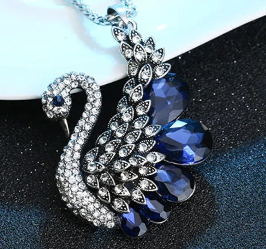 Elegant Crystal Swan Shape Pendant Necklace Female Temperament Pendant Long Swea