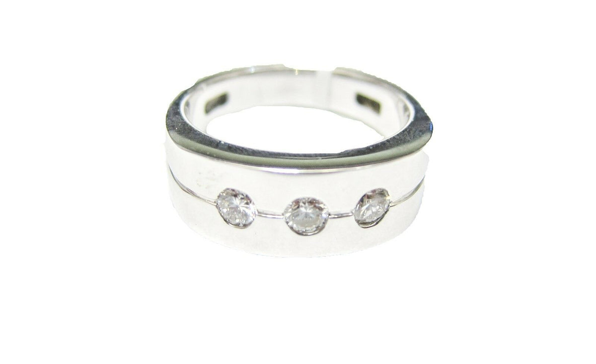 DIAMOND MENS BAND CENTER LARGER THEN MATCHING SIDE DIAMOND