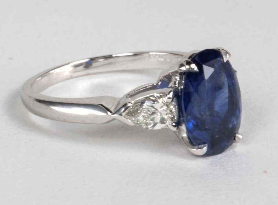 Classic Sapphire Diamond Ring set in Platinum