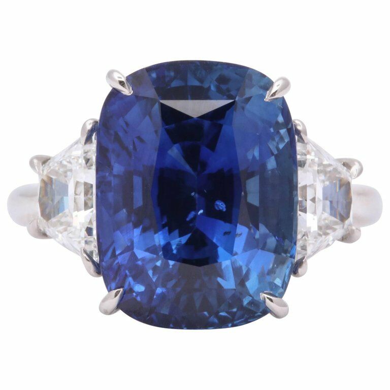 10 Carat Ceylon Blue Sapphire and Diamond Ring Certified by C Dunaigre of Switz