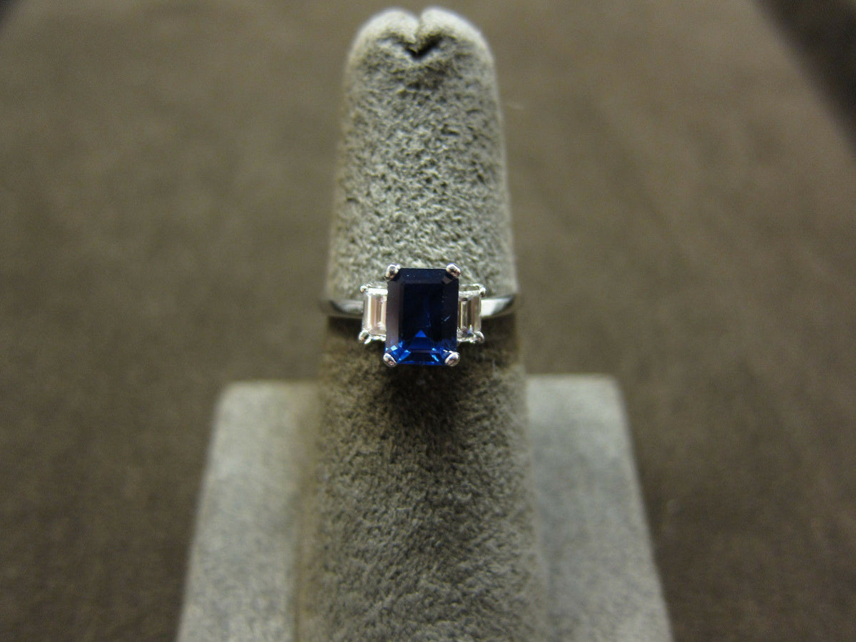 EMERALD SHAPE SAPPHIRE CENTER SET 2 E MERALD SHAPE DIAMOND