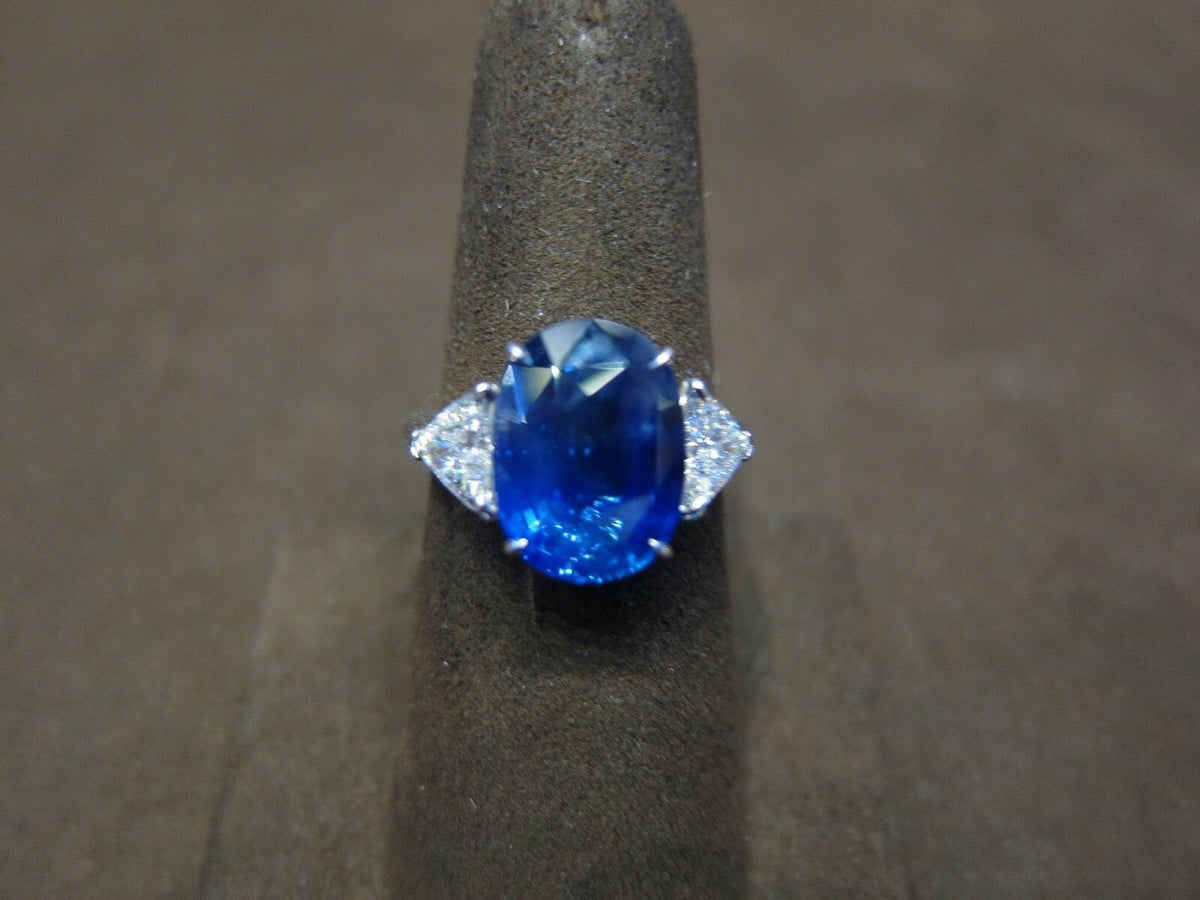 SAPPHIRE OVAL SHAPE DIAMOND TRILLION SHAPE RING