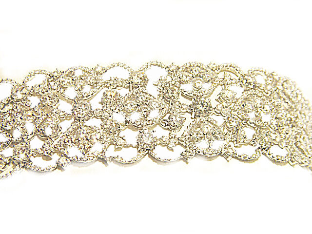 DIAMOND ROUND BRILLIANT SHAPE SET ALL THE WAY STRAIGHT DIAMONDS SET IN BRACELET