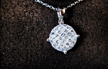 DIAMOND PRINCESS SHAPE CENTER WITH ONE ROUND DIAMOND