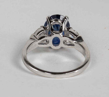Classic Sapphire Diamond Ring set in Platinum