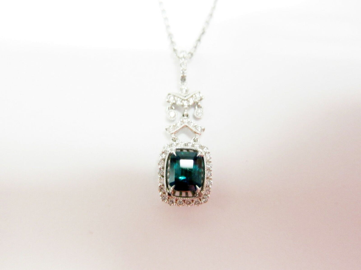 EMERALD GREEN RECTANGULAT SHAPE DANGLE DIAMOND PENDANT