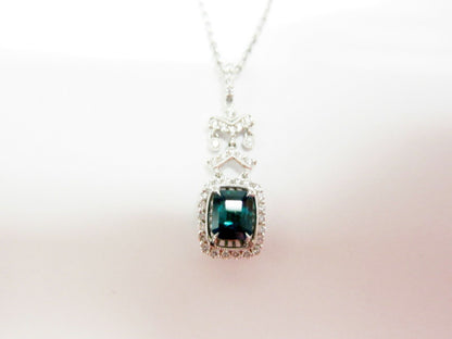EMERALD GREEN RECTANGULAT SHAPE DANGLE DIAMOND PENDANT