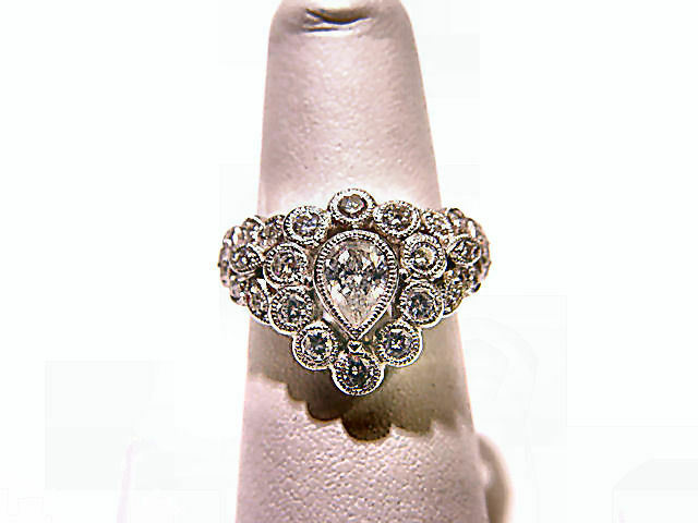 CENTER PEAR CUT DIAMOND SIDE ROUND BRILLIANT CUT DIAMOND COCKTAIL RING BAND