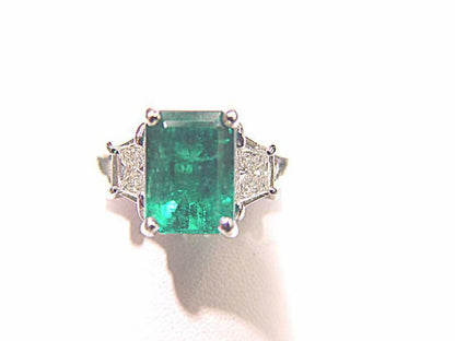 2.87 CT ONE SQUARE CUT EMERALD TWO TRAPEZOID CUT DIAMOND
