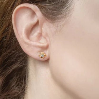 0.10 CT. T.W. 14K Yellow Gold Flower Clover Stud Earrings (I-I1)