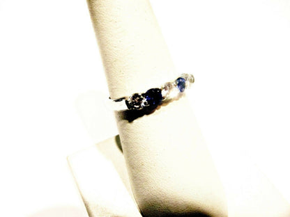 DIAMOND 3 ROUND BRILLIANT SHAPE SAPPHIRE 2 ROUND SHAPE