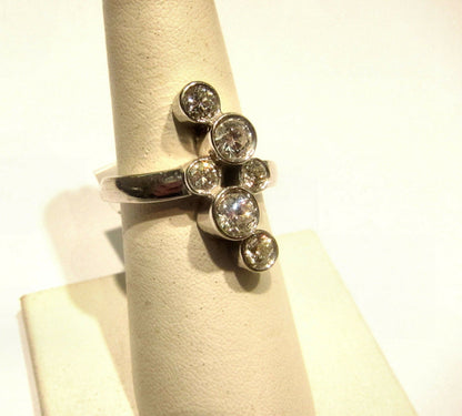 DIAMOND SIX ROUND BRILLIANT SHAPE TOP SET RING