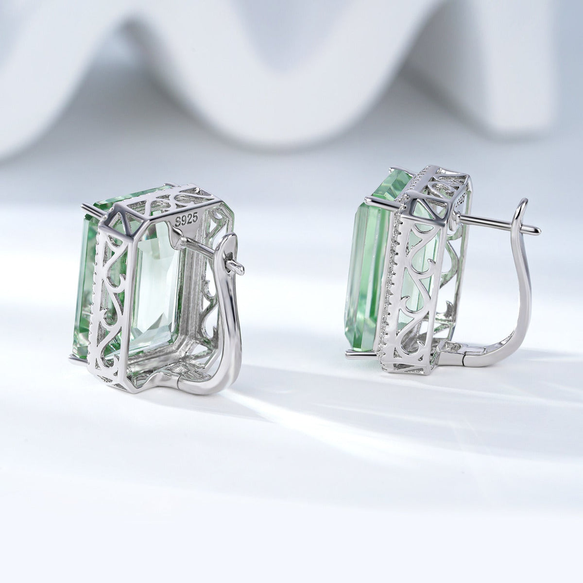 Luxurious and High-Grade Natural Green Crystal Earrings, Fashionable Design, S92