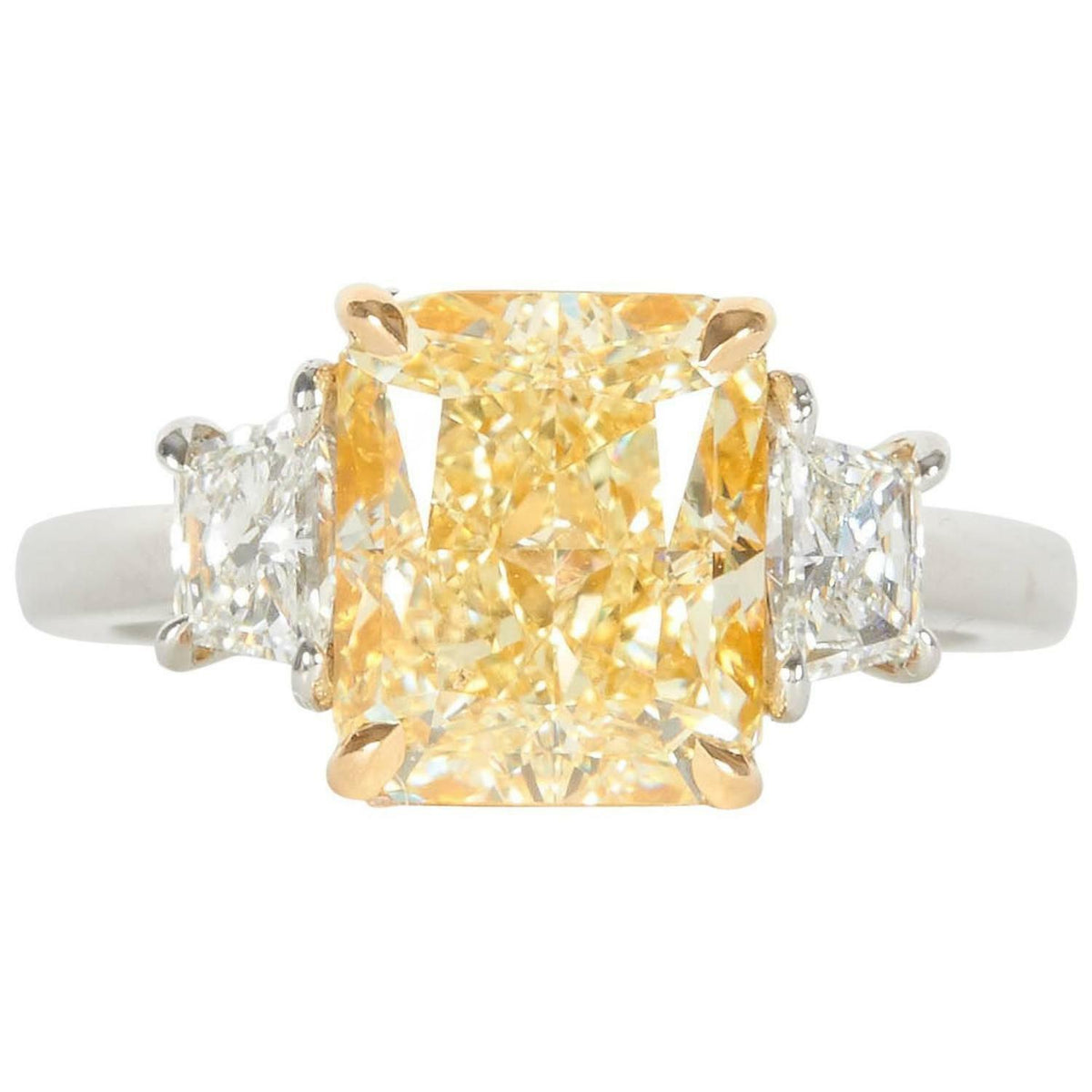 GIA certified 3.74 Fancy Yellow Diamond Platinum Ring 3.74 ct Fancy Yellow, VS2