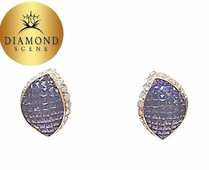 FRENCH CUT BLUE SAPPHIRES INVISIBLE SET WITH ROUND BRILLIANT DIAMOND