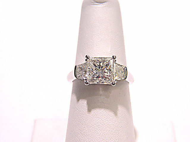 GIA CERTIFIED PRINCESS 2.36 CT G COLOR VVS2  W2.36CT D72.2% T81% GIRDLESL. THICK