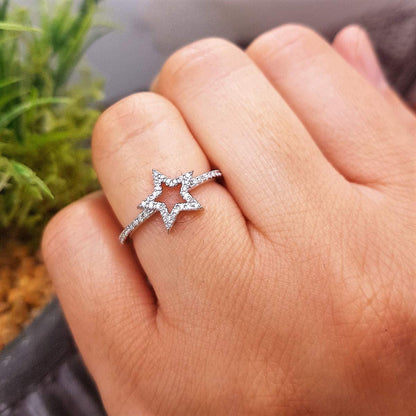 0.17 Carat (Ctw) round White Diamond Star Shaped Ladies Bridal Engagement Ring |